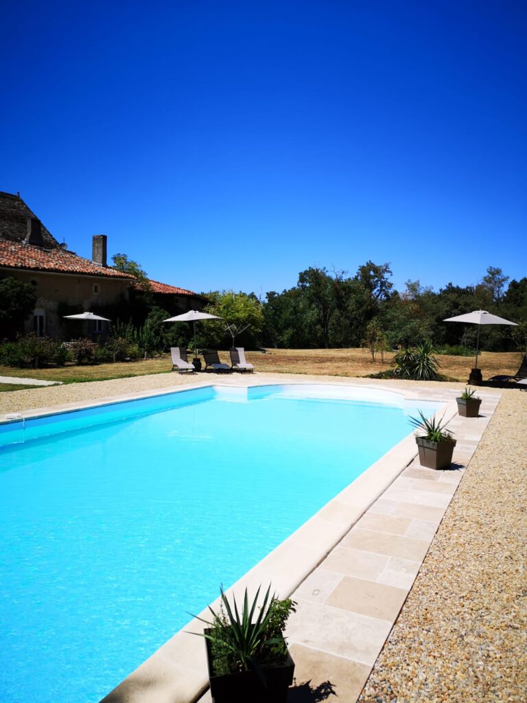 Rural French gîte with swimming pool in Charente