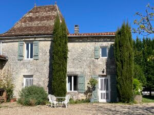 La Petite Maison enchanting holiday Gîte in rural Charente SW France