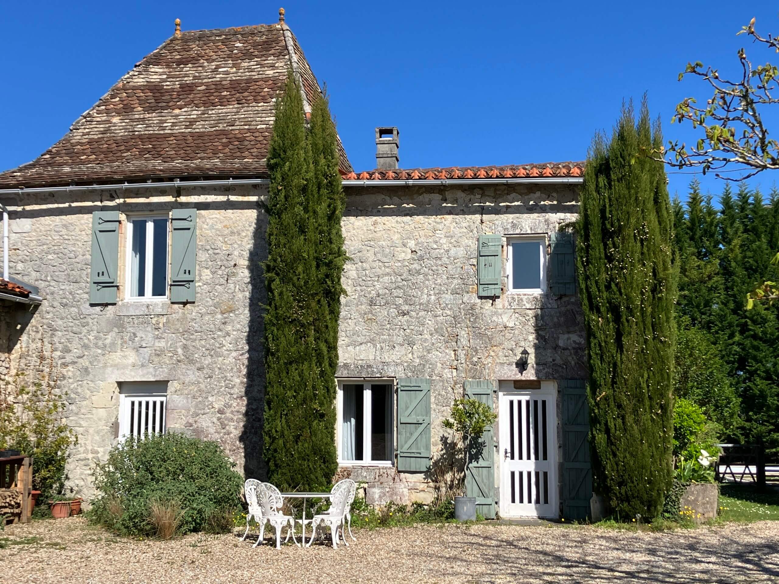 La Petite Maison enchanting holiday Gîte in rural Charente SW France