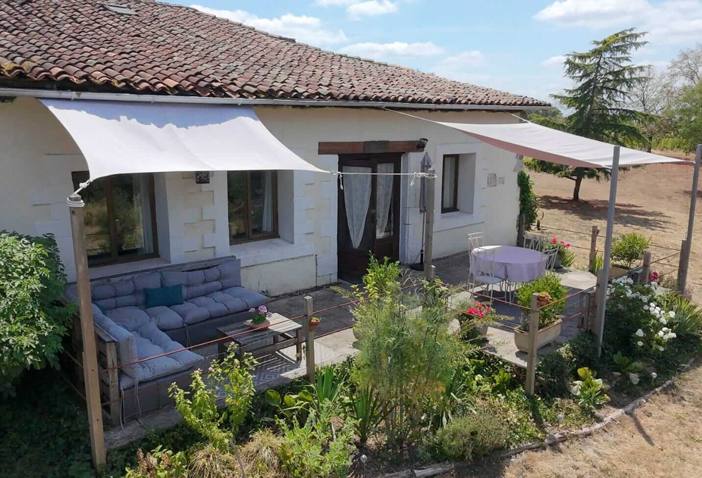 Charming gîte with pool in tranquil rural area of South Charente