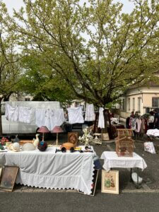 Verteillac brocante stall with linens